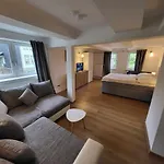 Maiferien Harz - Haus Silberquelle 210 Qm - Bis 14 Personen- Grosses Haus Fuer Gruppen Mit 6 Schlafzimmern 度假居 *